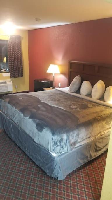 Hotel 2 Queens Hotel Room 130 Booking Stillwater Exteriér fotografie